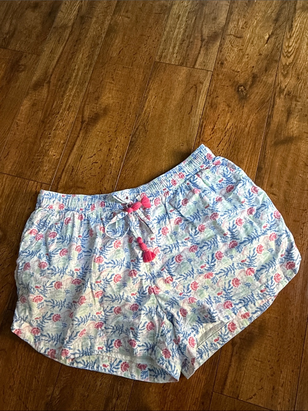 Vineyard Vines White Floral High-Waist Lounge Shorts with Pink Tassel